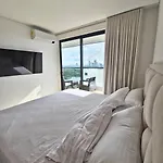 Hermosa Vista Al Mar Y La Ciudad