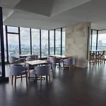 Hermosa Vista Al Mar Y La Ciudad